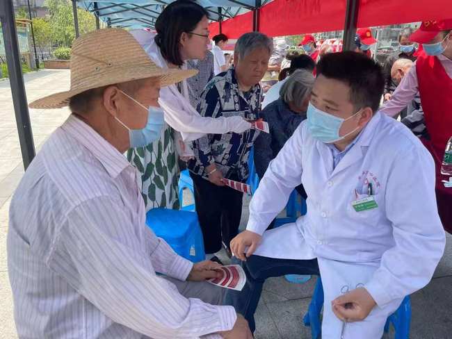 【我為群眾辦實事】  端午安康心向黨  基層義診為民生(圖2)