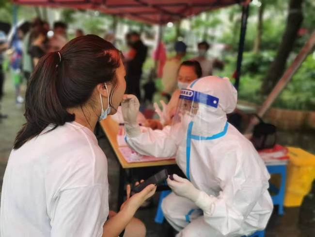我院45名護理人員緊急集結 參與弋江區(qū)全員核酸檢測工作(圖3)