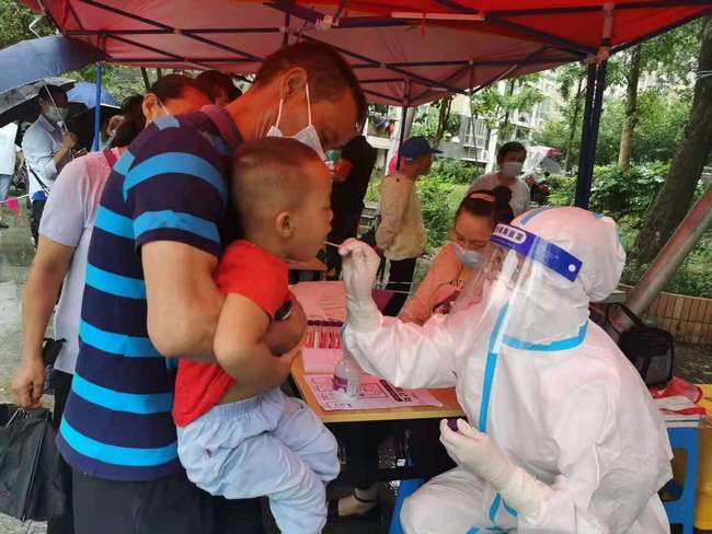 我院45名護理人員緊急集結 參與弋江區(qū)全員核酸檢測工作(圖4)