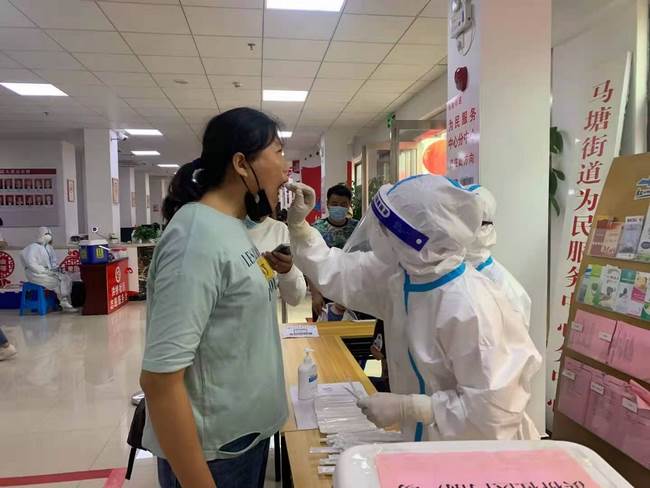 我院45名護理人員緊急集結 參與弋江區(qū)全員核酸檢測工作(圖6)