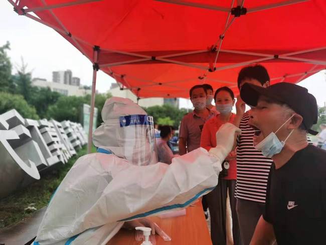 我院45名護理人員緊急集結 參與弋江區(qū)全員核酸檢測工作(圖7)
