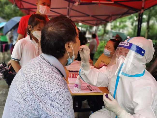 我院45名護理人員緊急集結 參與弋江區(qū)全員核酸檢測工作(圖8)