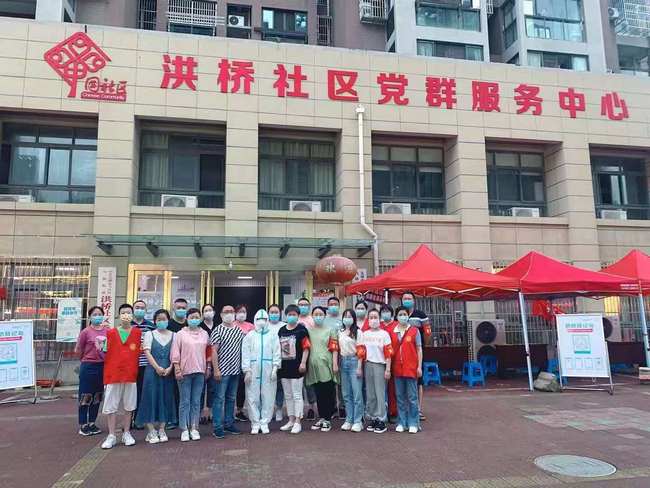 蕪湖市中醫(yī)醫(yī)院45名護理人員順利完成援助弋江區(qū)全員核酸檢測采樣工作(圖1)