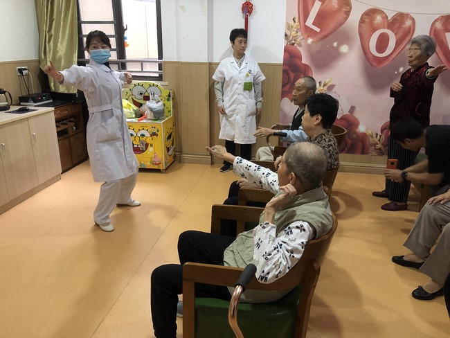 關(guān)注老年群體，健康與愛同行——我院老年醫(yī)學(xué)科走進(jìn)頤樂堂老年公寓(圖2)