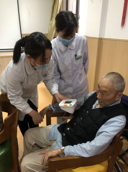 關(guān)注老年群體，健康與愛同行——我院老年醫(yī)學(xué)科走進(jìn)頤樂堂老年公寓(圖3)