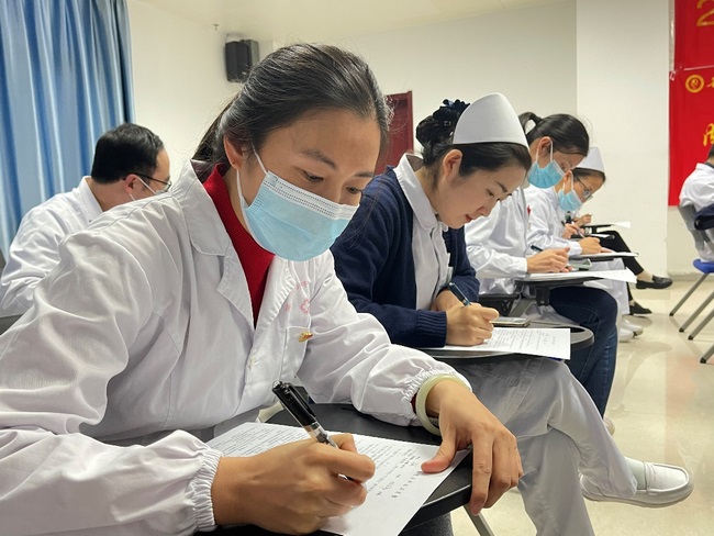 我院內(nèi)科四支部、內(nèi)科八支部、內(nèi)科九支部聯(lián)合開(kāi)展“黨史知識(shí)競(jìng)賽”(圖3)