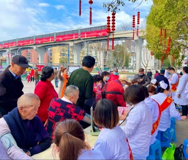 人人關注腎健康——我院腎病科開展“世界腎臟病日”義診活動(圖1)