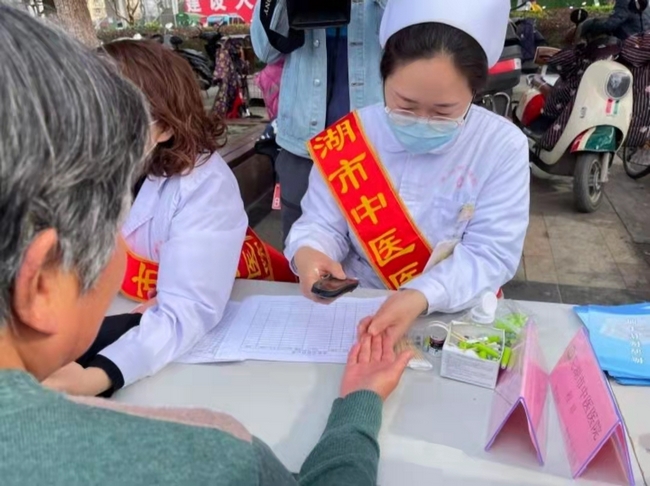 人人關注腎健康——我院腎病科開展“世界腎臟病日”義診活動(圖3)