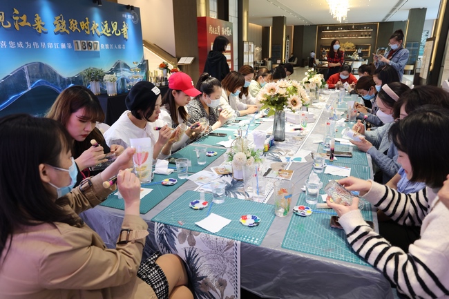 關(guān)愛抗疫天使 健康減壓前行 ——我院開展慶祝2022年護(hù)士節(jié)暨關(guān)愛抗疫一線醫(yī)護(hù)人員活動(dòng)(圖3)