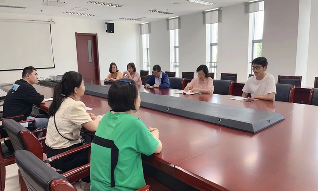 學(xué)黨史踐初心  走進蕪湖市檔案館(圖3)