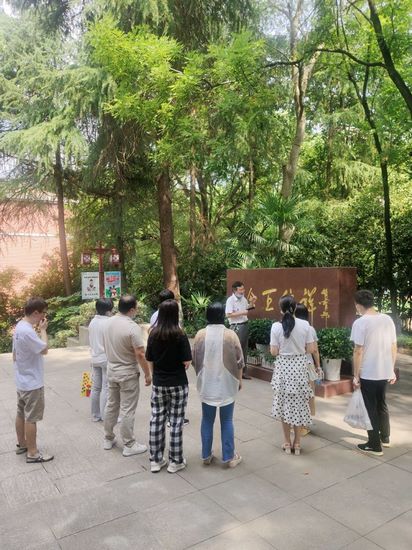不忘初心  醫(yī)路向黨 ——內(nèi)二支部組織開展參觀王稼祥紀(jì)念園主題黨日活動(圖2)