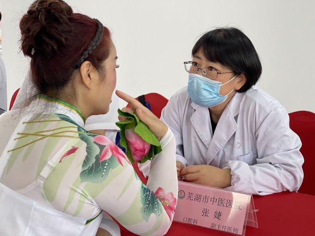 送醫(yī)下鄉(xiāng)護健康 專家義診顯真情 ——2022年蕪湖市文化科技衛(wèi)生“三下鄉(xiāng)”大型義診走進無為市紅廟鎮(zhèn)(圖4)