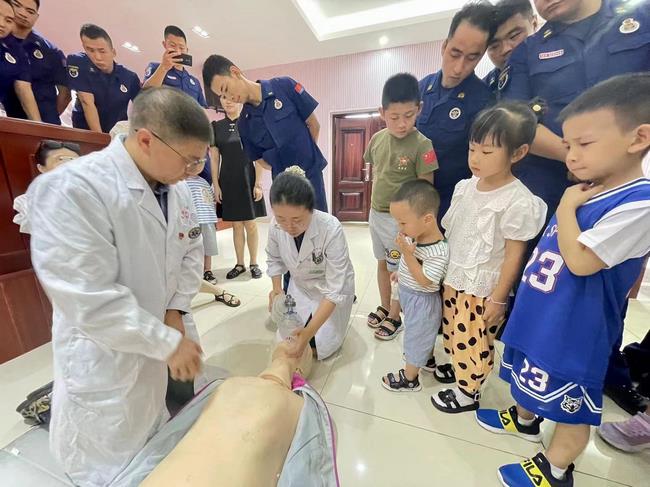 軍民魚水一家親、擁軍擁屬迎“八·一”(圖5)