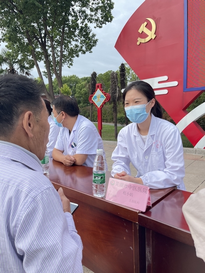 專(zhuān)家義診送真情 健康科普暖民心 ——2022年全國(guó)科普日活動(dòng)暨健康巡講“百百千”健康義診活動(dòng)走進(jìn)南陵許鎮(zhèn)(圖3)