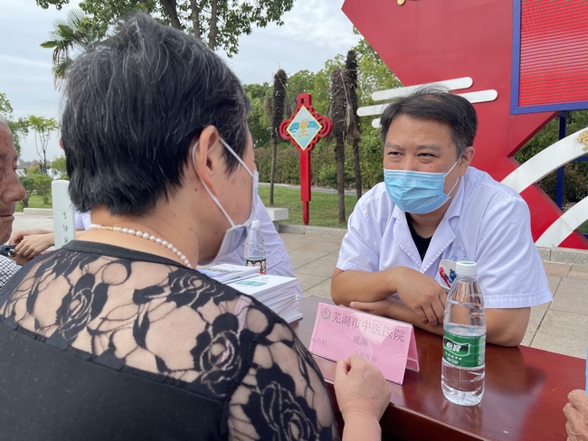 專(zhuān)家義診送真情 健康科普暖民心 ——2022年全國(guó)科普日活動(dòng)暨健康巡講“百百千”健康義診活動(dòng)走進(jìn)南陵許鎮(zhèn)(圖4)