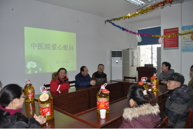 春節(jié)前夕，我院深入社區(qū)慰問結(jié)對(duì)幫扶困難戶(圖1)