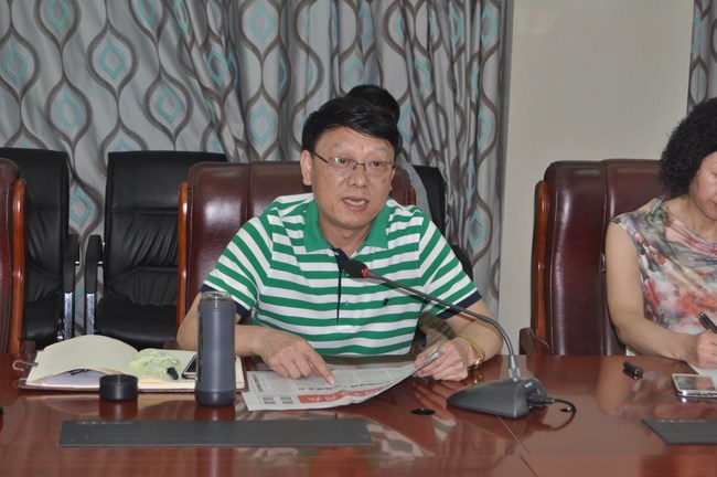 我院召開黨委中心組學(xué)習(xí)座談會  ----專題學(xué)習(xí)全國衛(wèi)生與健康大會精神(圖3)