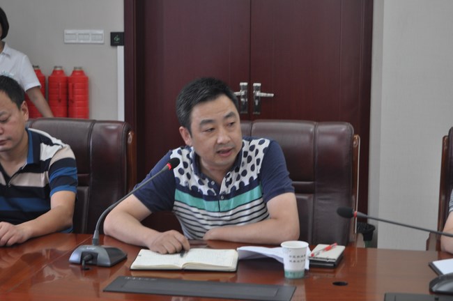 我院召開黨委中心組學(xué)習(xí)座談會  ----專題學(xué)習(xí)全國衛(wèi)生與健康大會精神(圖4)