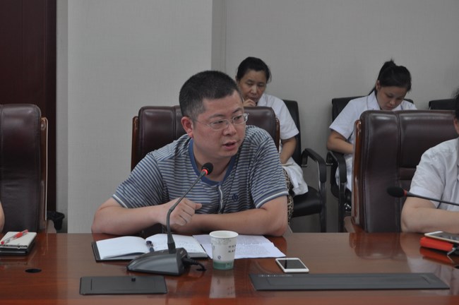我院召開黨委中心組學(xué)習(xí)座談會  ----專題學(xué)習(xí)全國衛(wèi)生與健康大會精神(圖5)