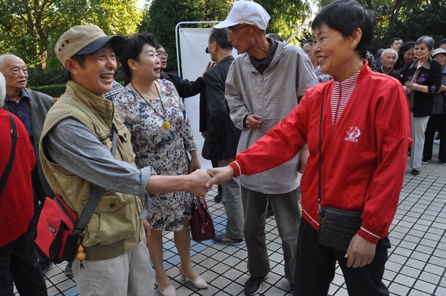 我院組織離退休職工開展重陽節(jié)游園見面會(圖7)