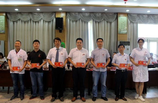 紀念建黨96周年——我院舉辦紀念建黨96周年座談會暨共產(chǎn)黨員示范崗授牌儀式(圖4)