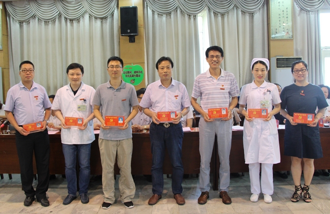 紀念建黨96周年——我院舉辦紀念建黨96周年座談會暨共產(chǎn)黨員示范崗授牌儀式(圖5)