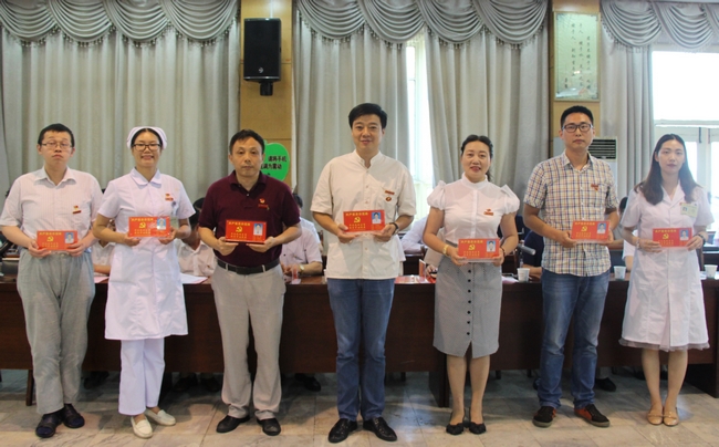 紀念建黨96周年——我院舉辦紀念建黨96周年座談會暨共產(chǎn)黨員示范崗授牌儀式(圖6)