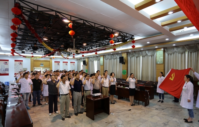 紀念建黨96周年——我院舉辦紀念建黨96周年座談會暨共產(chǎn)黨員示范崗授牌儀式(圖11)