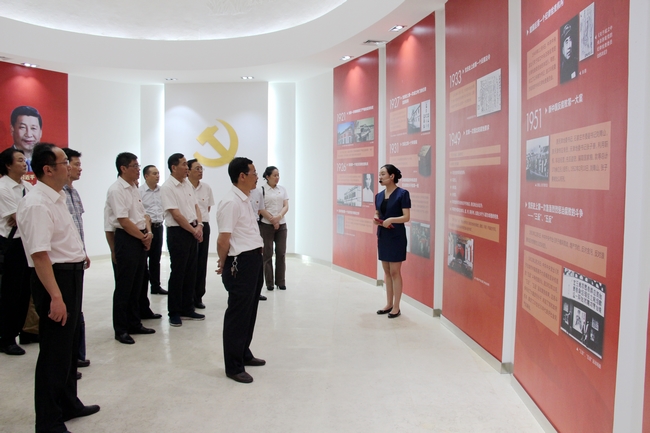 院黨委參觀省黨風(fēng)廉政教育展(圖2)
