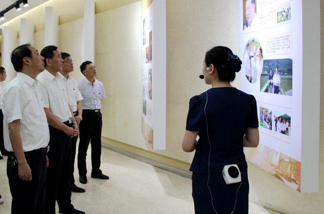 院黨委參觀省黨風(fēng)廉政教育展(圖3)