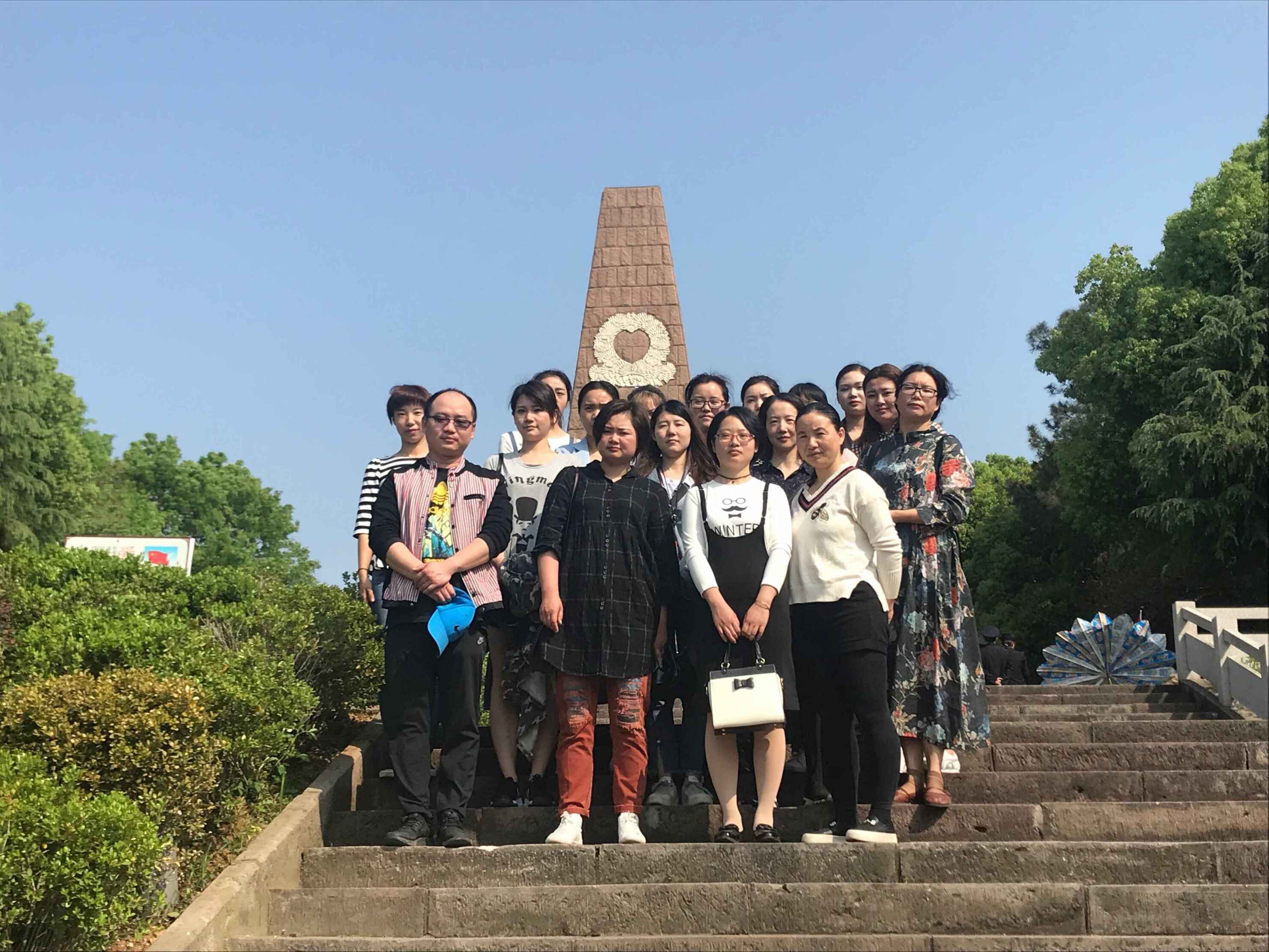 緬懷革命先烈 弘揚民族精神——護理部開展清明掃墓活動(圖3)