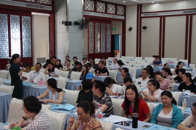 民主決策，科學管理——各代表團分組討論(圖4)