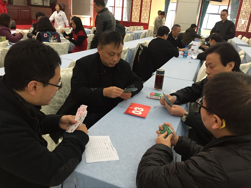 以牌會(huì)友?樂在其中 ――我院舉辦院慶60周年職工撲克牌（摜蛋）比賽(圖2)