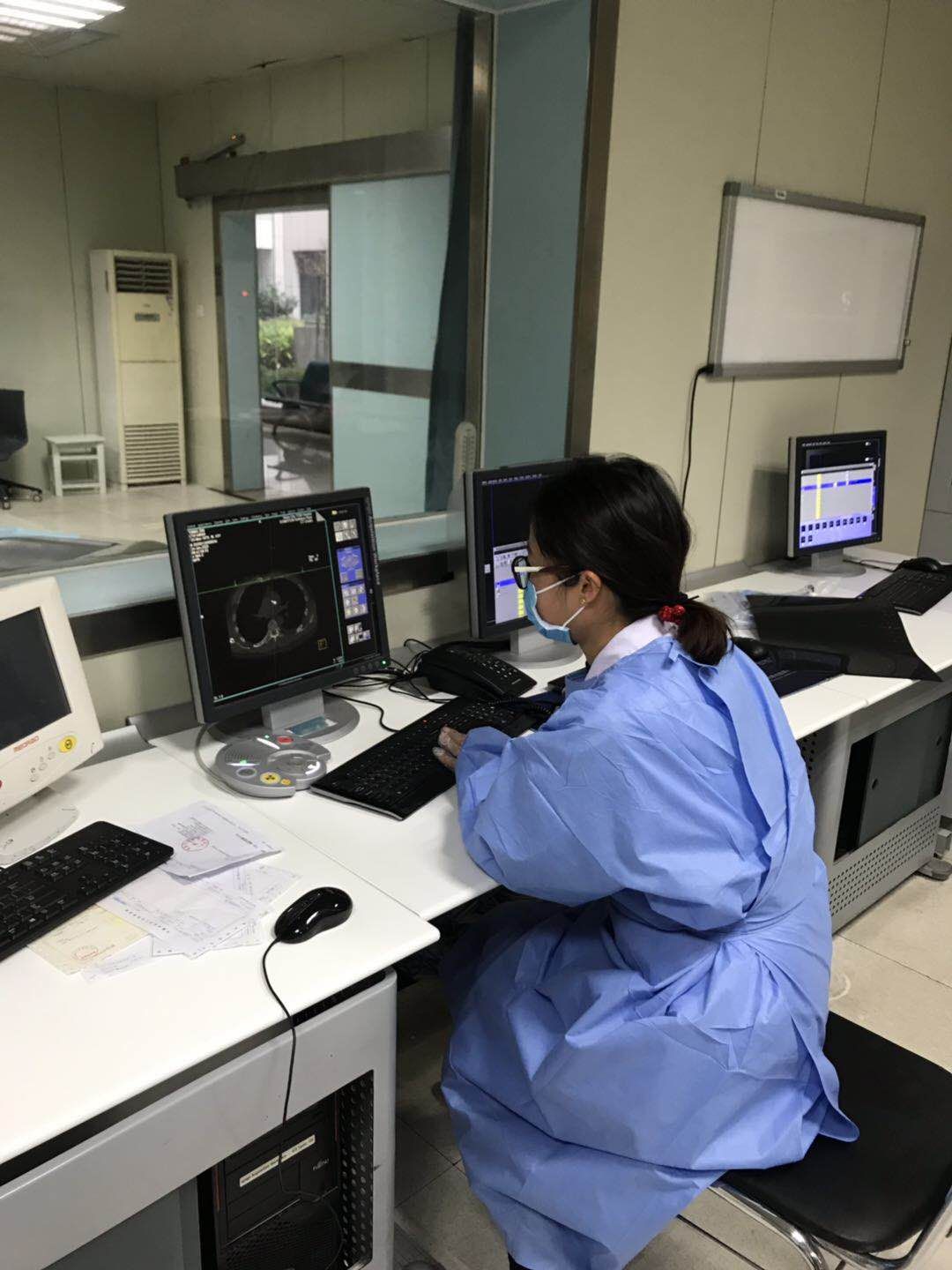 【讓黨旗在防控一線高高飄揚】新冠防控 黨員先行——醫(yī)技支部、醫(yī)學影像科積極做好新型冠狀病毒感染的肺炎防控工作(圖1)