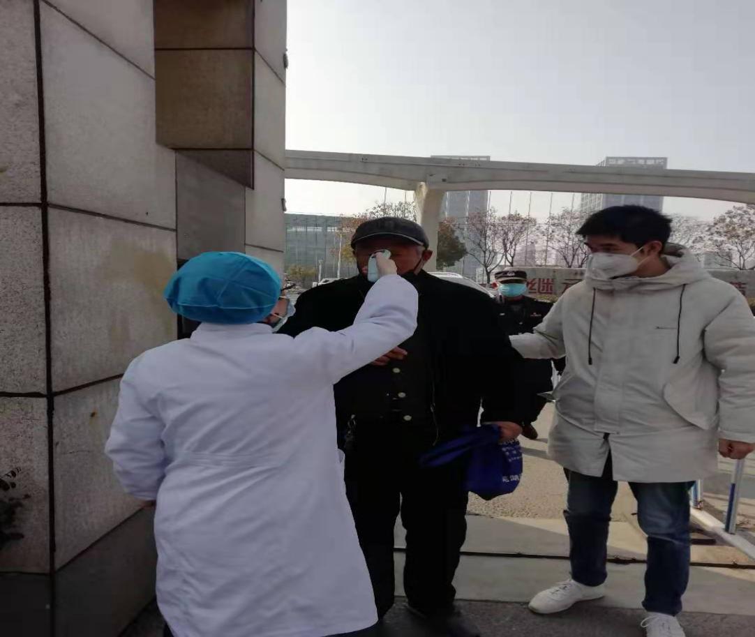【讓黨旗在防控一線高高飄揚】疫情防控，黨員志愿者在行動！(圖4)
