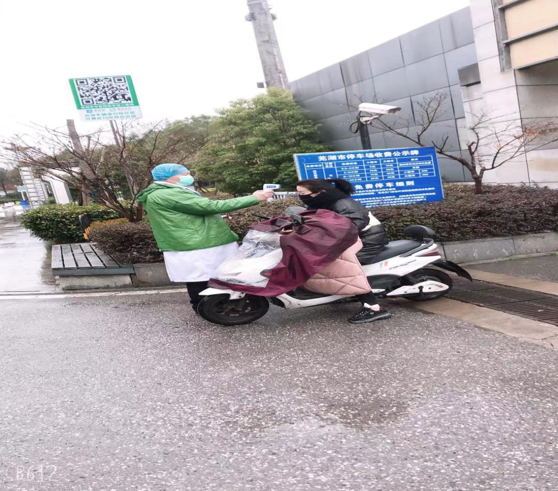 【讓黨旗在防控一線高高飄揚】疫情防控，黨員志愿者在行動！(圖6)