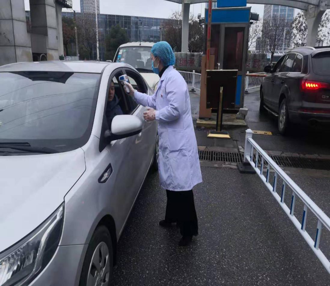 【讓黨旗在防控一線高高飄揚】疫情防控，黨員志愿者在行動！(圖7)