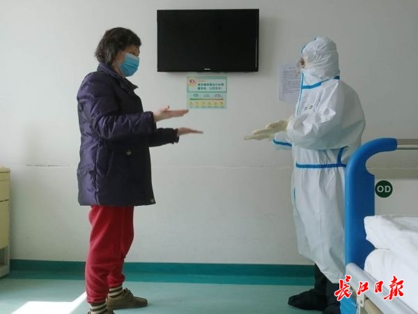 掛念病患，安徽離漢護師還沒到家就致電詢問病情(圖1)