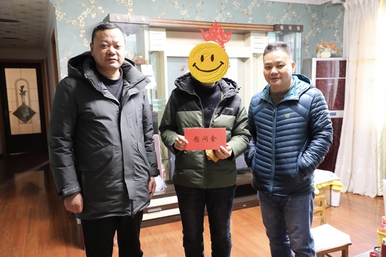 春節(jié)慰問送溫暖   醫(yī)院關(guān)懷暖人心  ——院工會(huì)開展節(jié)前走訪慰問病困職工活動(dòng)(圖1)